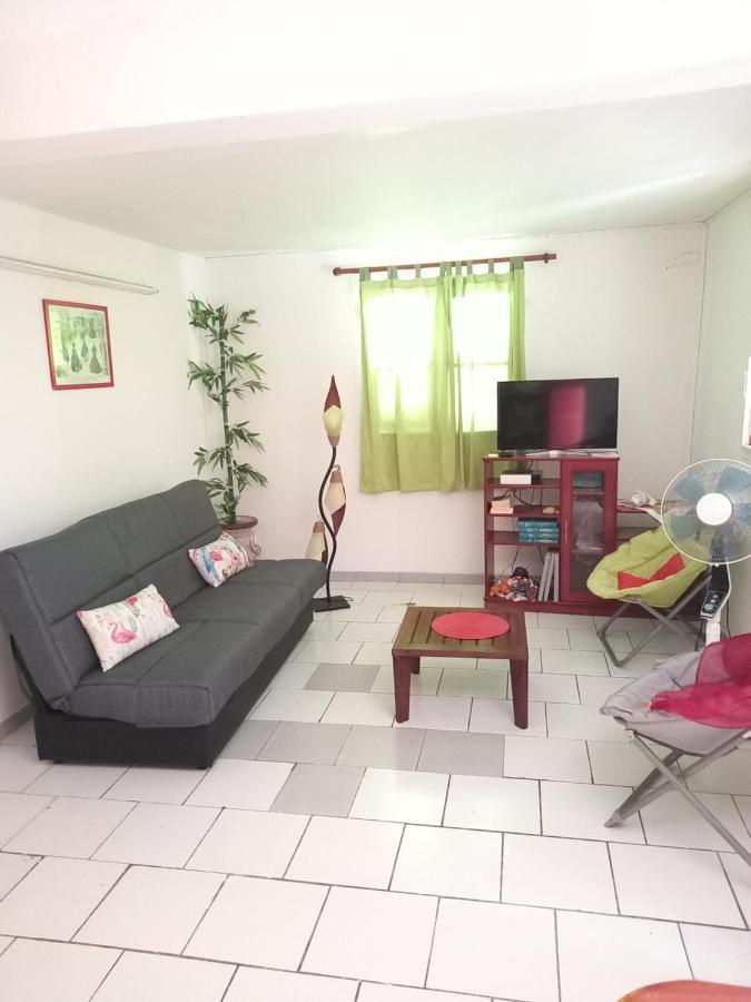 Bel Appartement - Proche Des Plages De Sainte Anne Exterior photo