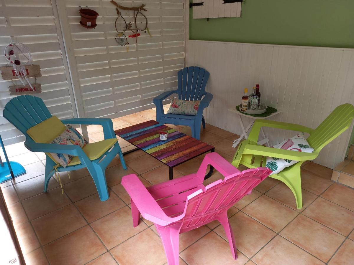 Bel Appartement - Proche Des Plages De Sainte Anne Exterior photo