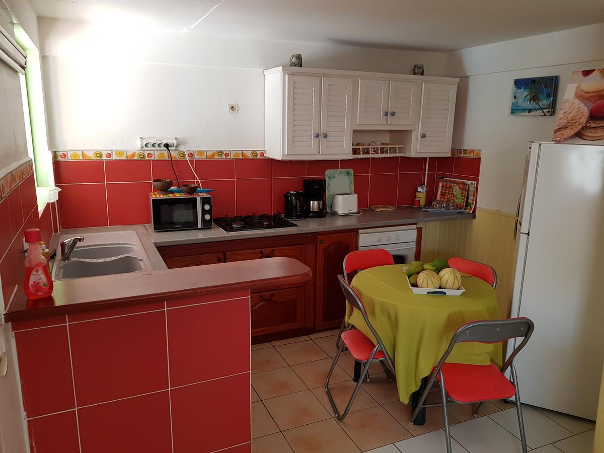 Bel Appartement - Proche Des Plages De Sainte Anne Exterior photo