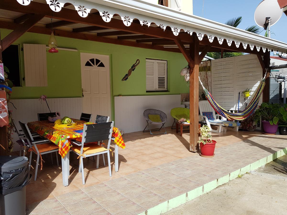 Bel Appartement - Proche Des Plages De Sainte Anne Exterior photo